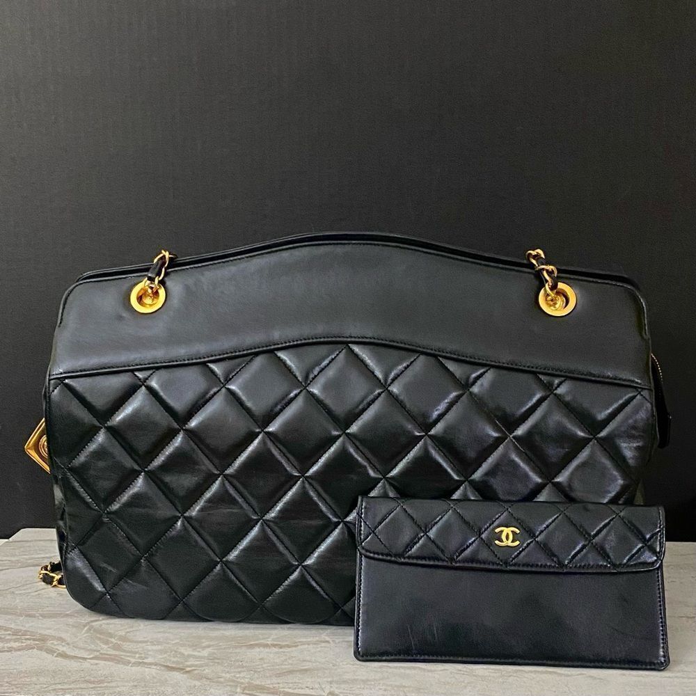 “ RARE “ CHANEL CC Lambskin Chain Shoulder Tote Bag